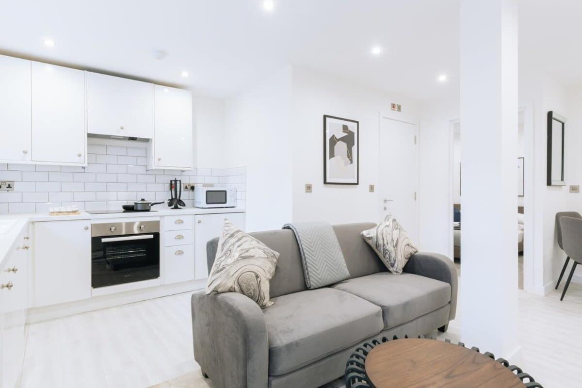 Modern 1 Bedroom Apartment In Central Ипсуич Екстериор снимка