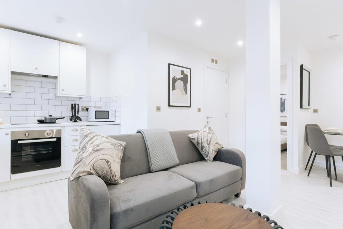 Modern 1 Bedroom Apartment In Central Ипсуич Екстериор снимка