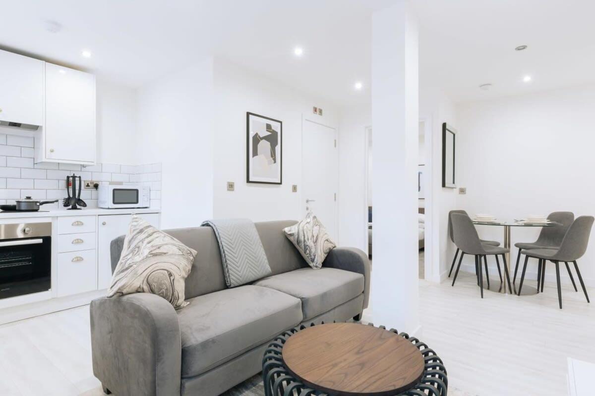 Modern 1 Bedroom Apartment In Central Ипсуич Екстериор снимка