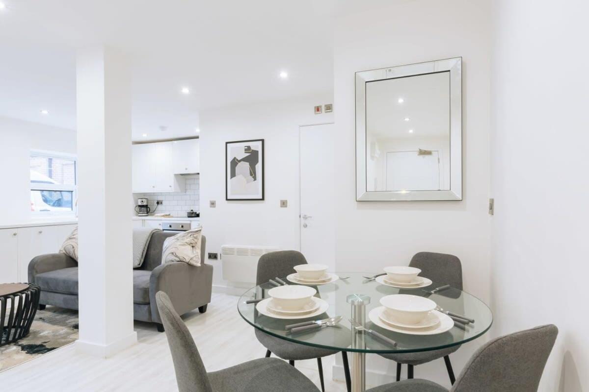 Modern 1 Bedroom Apartment In Central Ипсуич Екстериор снимка