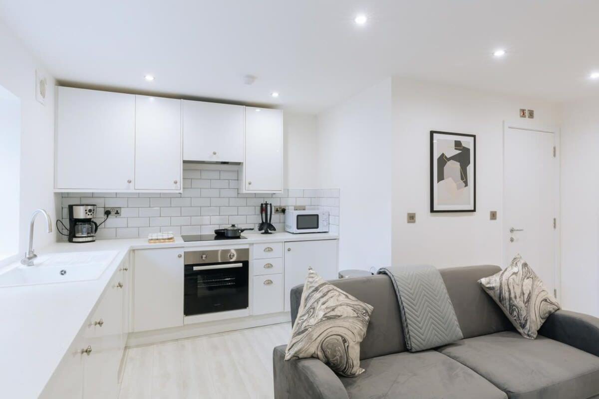 Modern 1 Bedroom Apartment In Central Ипсуич Екстериор снимка